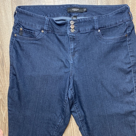Torrid dark wash high-rise stretchy jeggings, size 20t - Picture 2 of 13